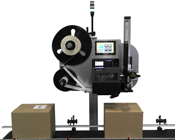 Industrial print and apply labelling machine applying labels to cartons